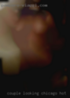Couple Looking for Chicago hot couples/singles.