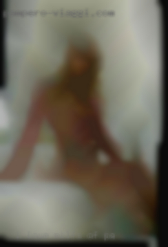I love kiss, lick, tease milfs of PA and play pussy.